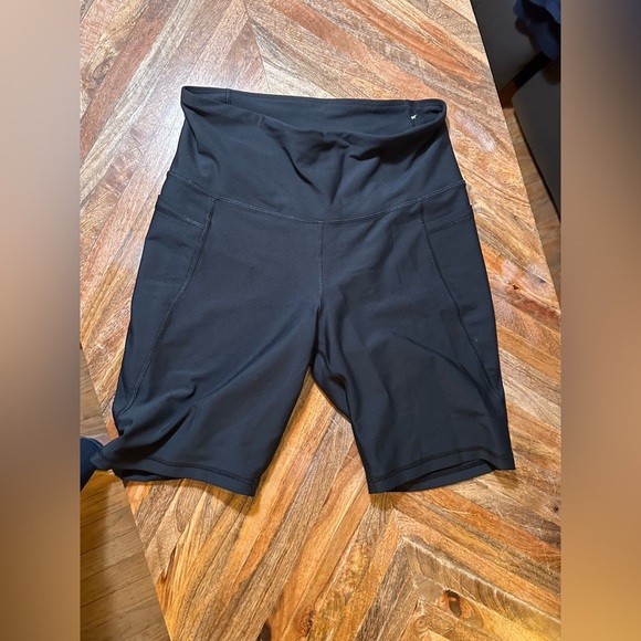 6 pairs of Old Navy Women's Athletic Bike Shorts Black sz L - Picture 5 of 5